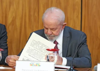 Lula veta projeto que reconhecia estágio como experiência profissional