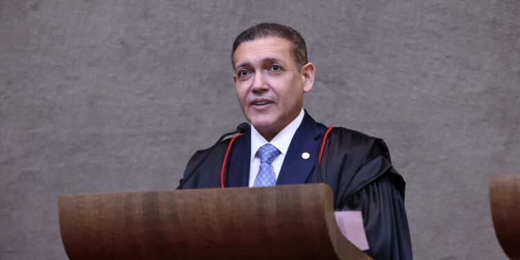 Nunes Marques defende urnas eletrônicas e promete combate às fake news no TSE
