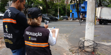 BH prevê multa de até R$ 24 mil para empresas por fios soltos em postes