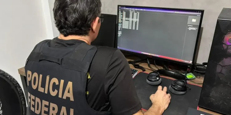 PF investiga canal com conteúdo racista e ofensivo em aplicativo de mensagens