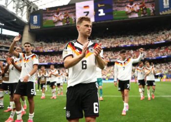 Alemanha goleia na estreia e rodada da Copa tem empate eletrizante entre Holanda e Japão
