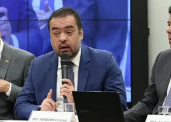 TSE mantém inelegibilidade de Cláudio Castro e decisão sobre nova eleição fica com o STF
