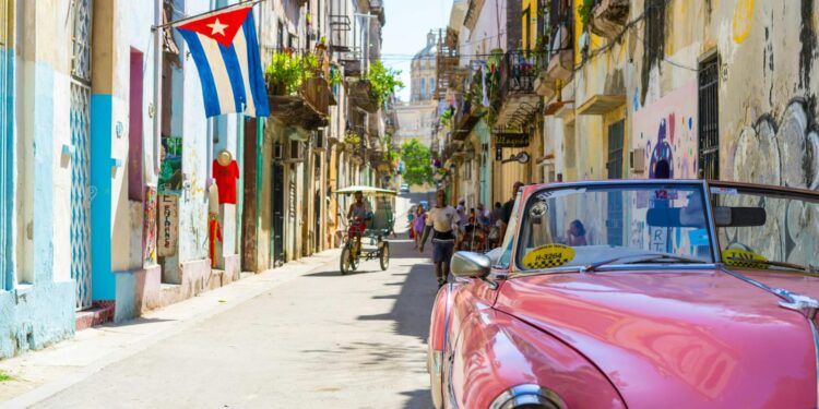 Cuba discute maior reforma econômica em décadas para enfrentar crise agravada por sanções dos EUA