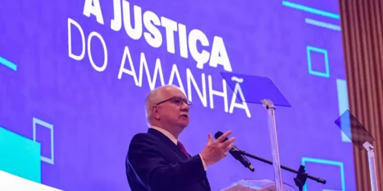 Fachin prevê decisão do STF sobre supersalários ainda em junho e defende regra nacional para limitar penduricalhos