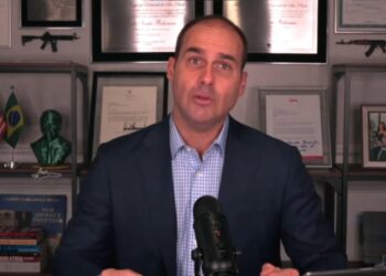 Eduardo Bolsonaro sugere trocar Pix por sistema dos EUA e vira alvo de críticas