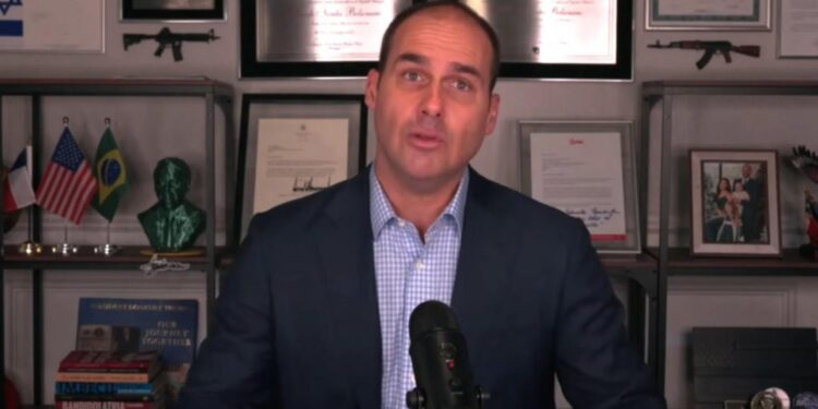 Eduardo Bolsonaro sugere trocar Pix por sistema dos EUA e vira alvo de críticas
