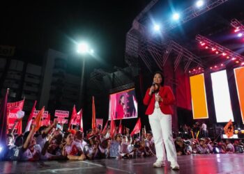 Keiko Fujimori vence eleição presidencial no Peru após apuração marcada por disputa voto a voto