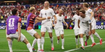 Haaland decide no fim, Noruega elimina Costa do Marfim e será adversária do Brasil nas oitavas