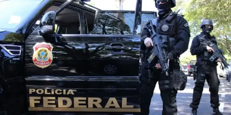 Apreensão de 2,7 toneladas de cocaína leva PF a desarticular esquema internacional de tráfico