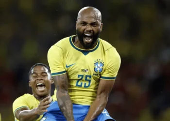 Brasil goleia Panamá no Maracanã e anima torcida antes da Copa do Mundo