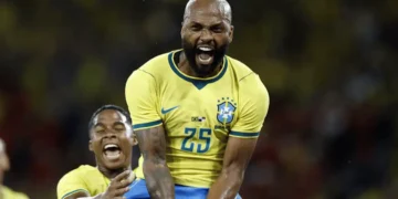 Brasil goleia Panamá no Maracanã e anima torcida antes da Copa do Mundo