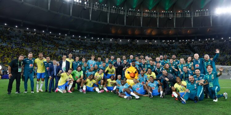 Brasil desembarca nos EUA e inicia reta final para a Copa do Mundo