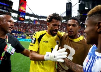 Vozinha vira herói mundial após segurar a Espanha e ganha mais de 2 milhões de seguidores em um dia