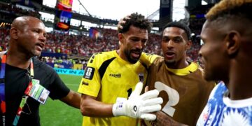 Vozinha vira herói mundial após segurar a Espanha e ganha mais de 2 milhões de seguidores em um dia