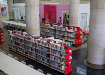 Férias na biblioteca: programação gratuita convida crianças e famílias para um mês de histórias, oficinas e brincadeiras em BH