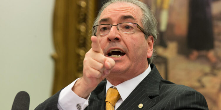 Investigado por emendas, Eduardo Cunha aposta no eleitorado evangélico para tentar voltar ao Congresso por Minas