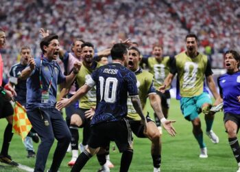 Argentina vira sobre a Inglaterra e enfrentará a Espanha na grande final da Copa do Mundo