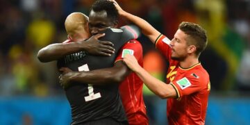 Clássico ibérico e duelo entre anfitrião e europeu movimentam as oitavas da Copa nesta segunda
