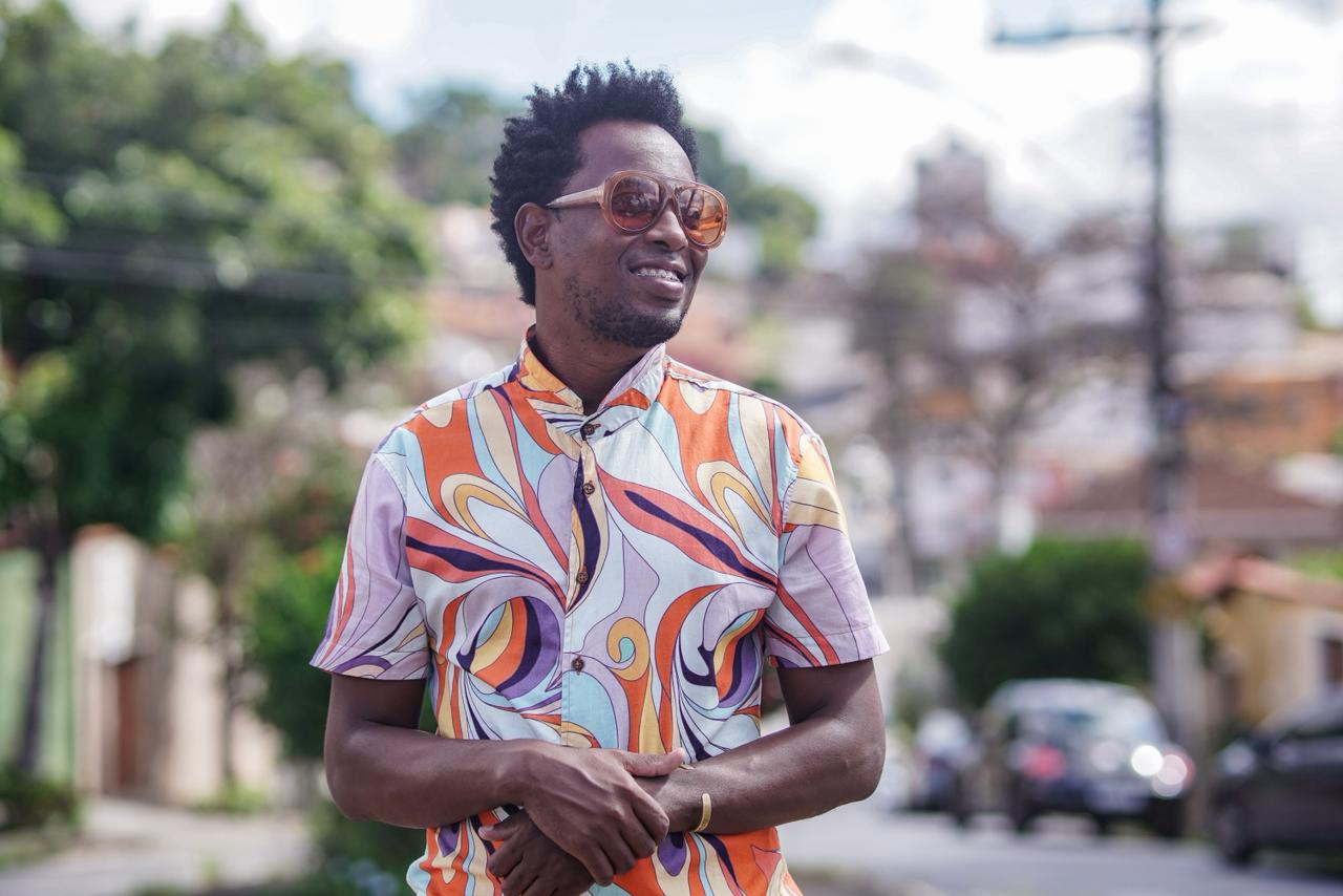 Bruno Cupertino leva o espetáculo “O Samba Vai Continuar” ao Teatro de Bolso Sesiminas