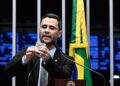 Cleitinho empurra decisão para agosto e mantém sucessão em Minas sob suspense