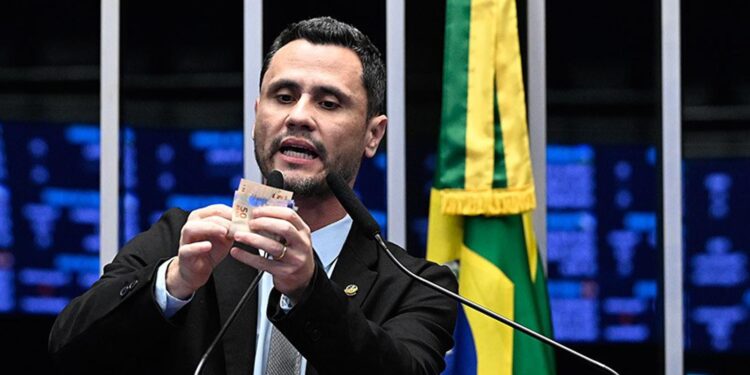 Cleitinho empurra decisão para agosto e mantém sucessão em Minas sob suspense