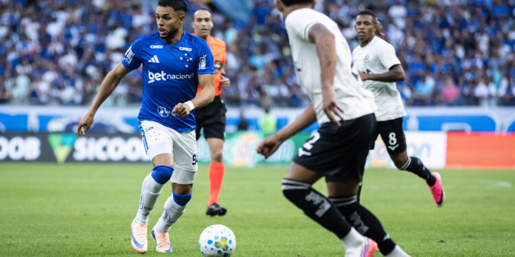 Cruzeiro esbarra nos desfalques, perde para o Botafogo e acende alerta para o restante da temporada