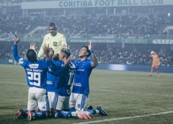 Cruzeiro vence o Coritiba fora de casa e volta a sorrir no Brasileirão