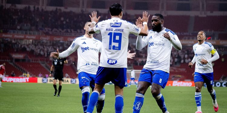 Cruzeiro vence o Internacional no Beira-Rio e sobe na tabela do Brasileirão
