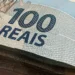 Dólar fecha no menor valor em mais de um mês com alta do petróleo e juros elevados no Brasil