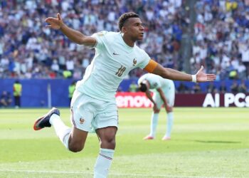 França vence Marrocos por 2 a 0 e avança à semifinal da Copa do Mundo