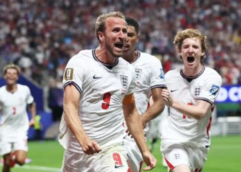 Inglaterra reage no segundo tempo, vence a RD Congo de virada e marca duelo com o México nas oitavas
