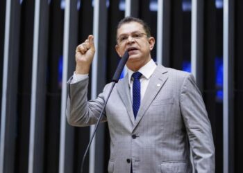PF mira aliados de Sóstenes Cavalcante em nova fase de investigação sobre cotas parlamentares