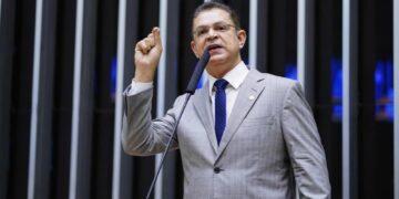 PF mira aliados de Sóstenes Cavalcante em nova fase de investigação sobre cotas parlamentares