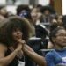 Mais da metade dos universitários com filhos já interrompeu os estudos para cuidar da família, revela levantamento