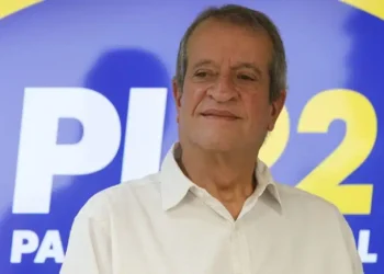 Flávio Dino bloqueia R$ 119 milhões em bens de Valdemar Costa Neto por suspeita de atuação irregular em emendas