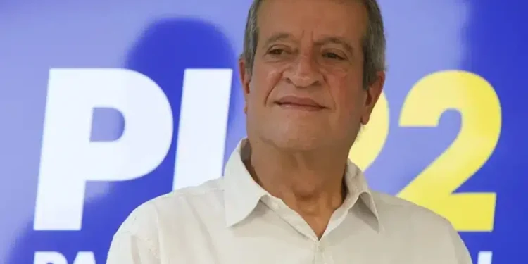 Flávio Dino bloqueia R$ 119 milhões em bens de Valdemar Costa Neto por suspeita de atuação irregular em emendas
