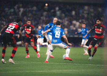Cruzeiro empata com Flamengo no Mineirão e deixa decisão da Libertadores para o Maracanã