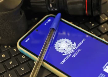 Desemprego cai a 5,3% e Brasil registra recorde de trabalhadores ocupados