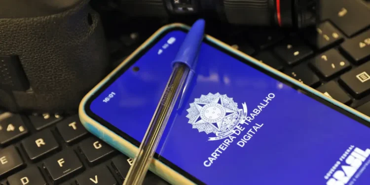 Desemprego cai a 5,3% e Brasil registra recorde de trabalhadores ocupados
