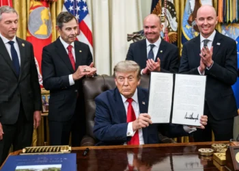 Trump volta à ofensiva contra cidadania por nascimento e tenta restringir prática de “turismo de parto”
