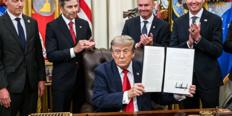 Trump volta à ofensiva contra cidadania por nascimento e tenta restringir prática de “turismo de parto”