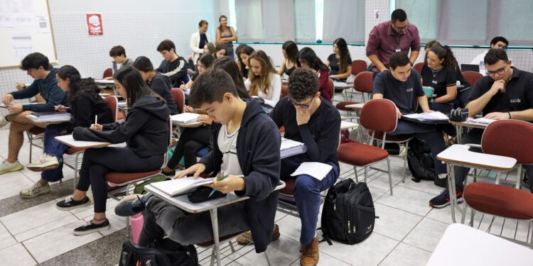 Desenrola Fies termina nesta segunda com descontos que podem chegar a 99% da dívida