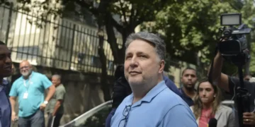 Justiça manda suspender direitos políticos de Garotinho por oito anos e candidatura ao governo do Rio fica ameaçada
