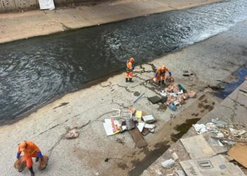 Limpeza do Arrudas retira 42 toneladas de lixo antes do período de chuvas em BH