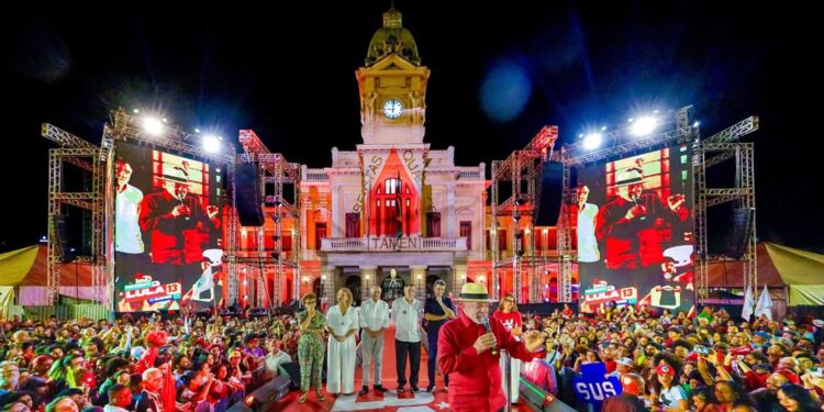 Lula reúne milhares em BH e transforma Praça da Estação em palanque para disputa por Minas