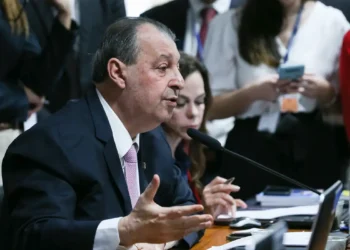 Fim da escala 6×1 avança no Senado com jornada de 40 horas e dois dias de descanso