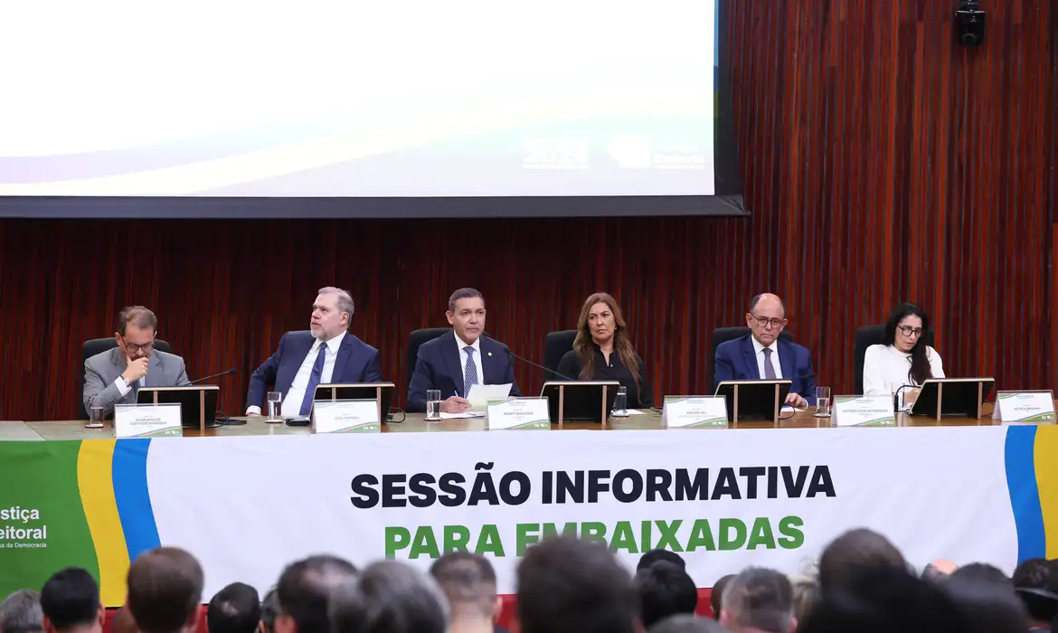Nunes Marques defende urnas e diz que Brasil é referência mundial em eleições