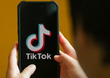 TikTok é multado em R$ 153,7 milhões por falhas na proteção de dados de crianças e adolescentes