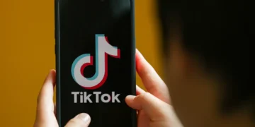 TikTok é multado em R$ 153,7 milhões por falhas na proteção de dados de crianças e adolescentes