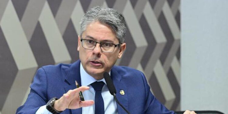 Alessandro Vieira pede impeachment de Nunes Marques por atuação ligada ao caso Master
